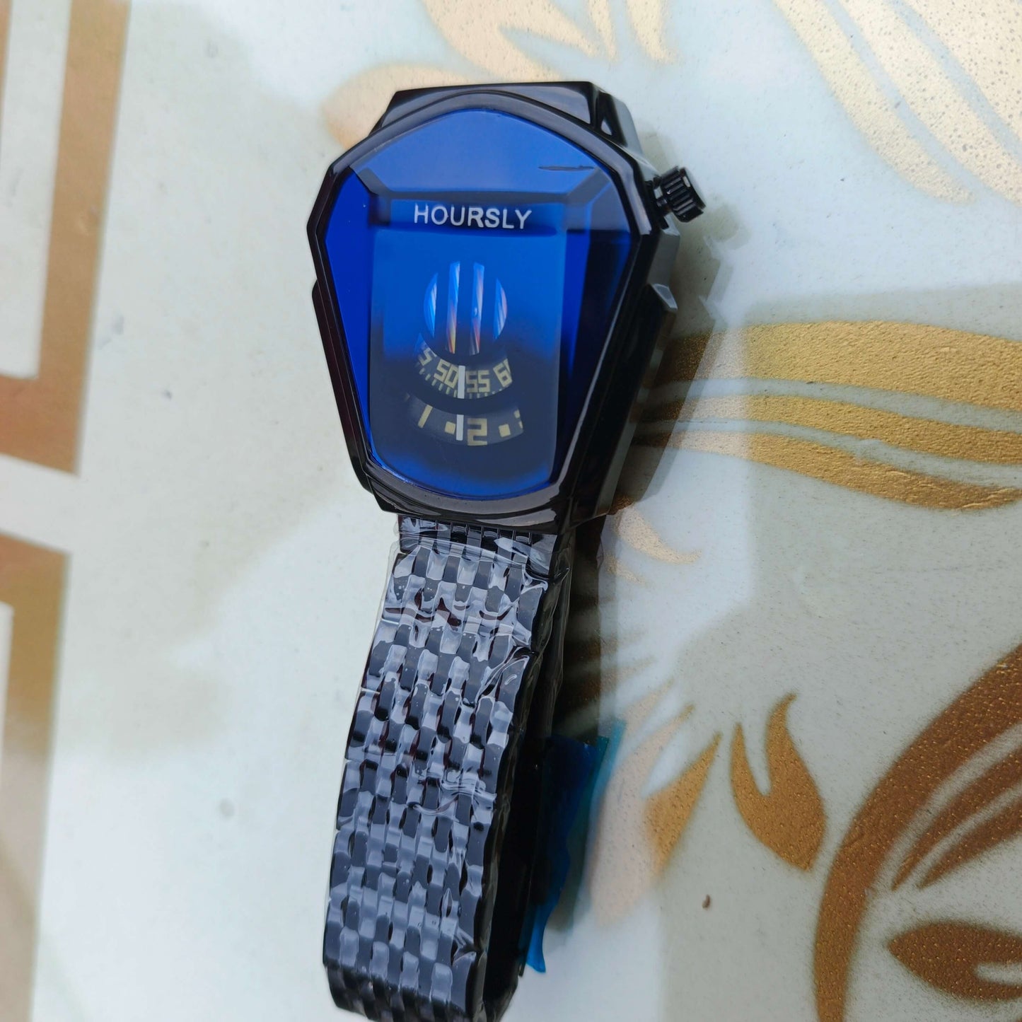 **Creative Bucket Dial Quartz Watch – Stylish Steel Strap for Men**